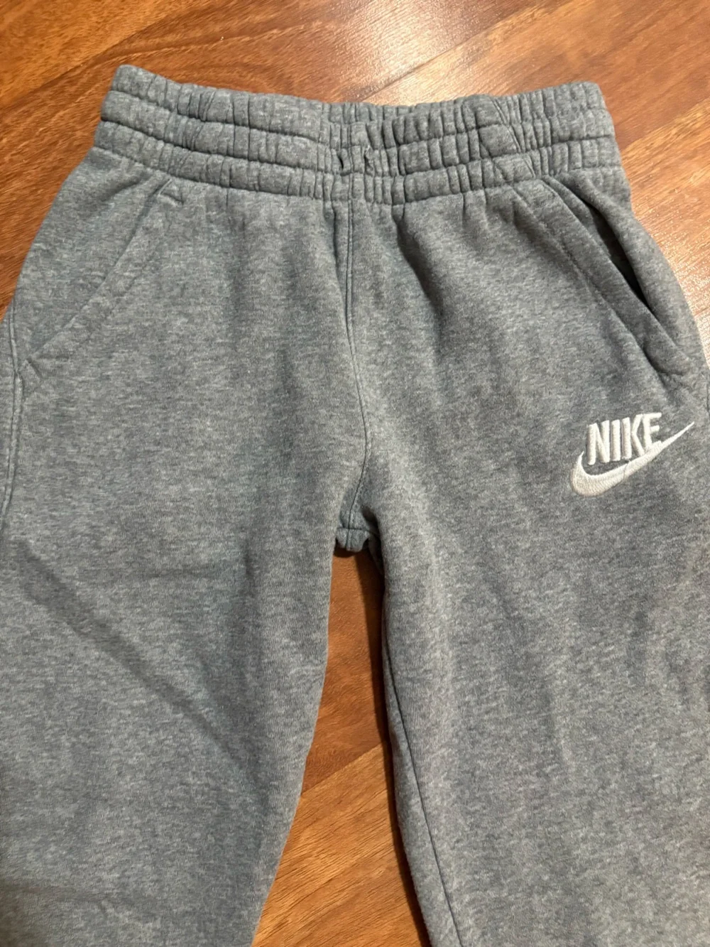 Nike Heather Gray Sweatpants with White Swoosh Boys Medium 10/12